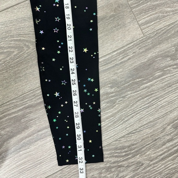 Beyond Yoga Cropped Star Metallic Print Leggings Tights Size Small NWOT - Picture 13 of 14